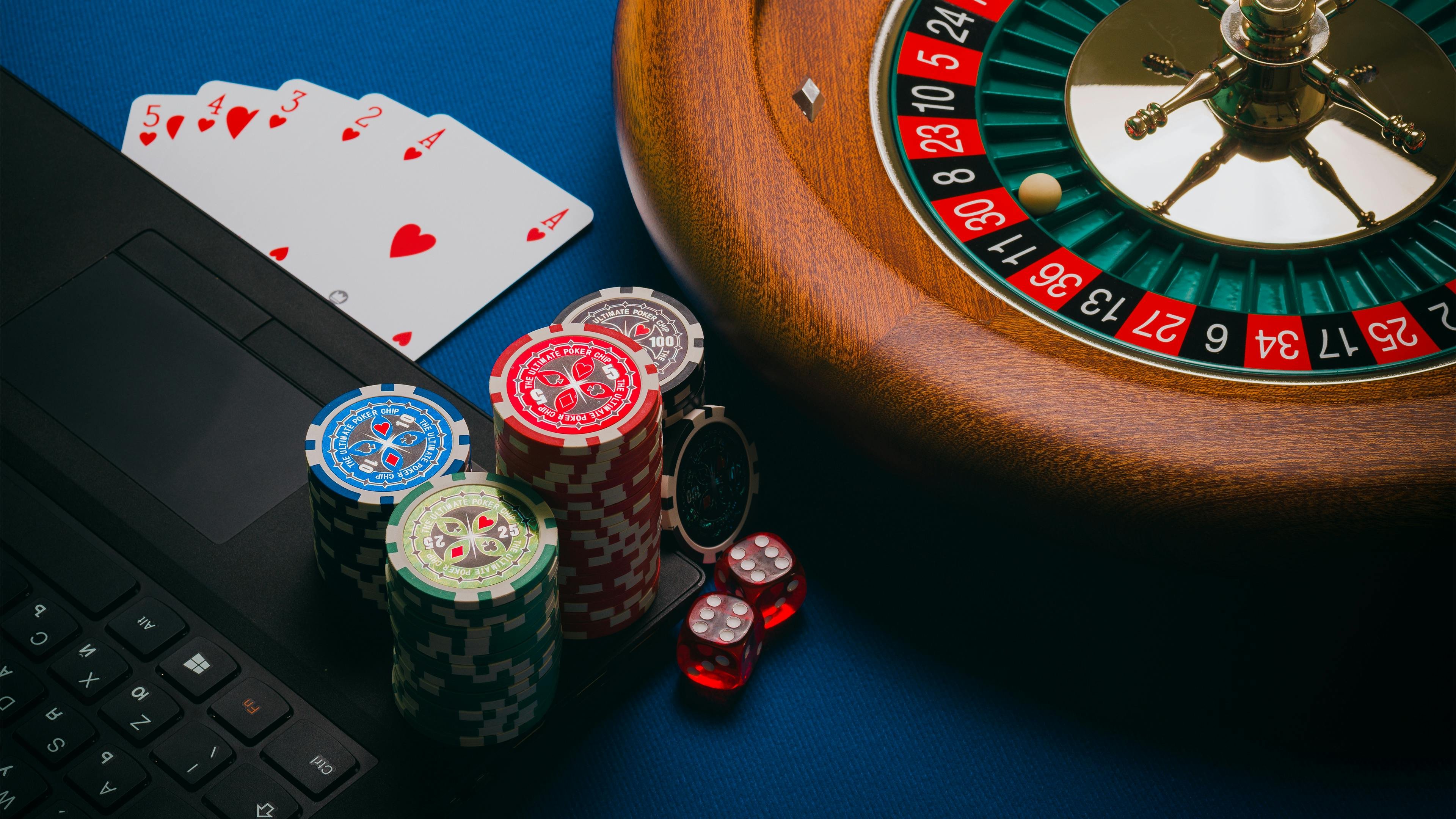 Fortune Rabbit slot game interface on qqslot77 login showing reel layout and bonus symbols